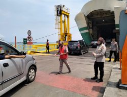 Polwan Polda Banten Kawal Arus Balik Di Dermaga VII Pelabuhan Merak