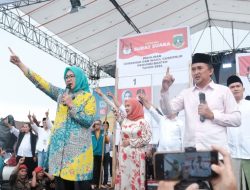 Dibawah Guyuran Hujan, Pendukung Paslon 01 Antusias Ikuti Istigasah dan Doa Bersama