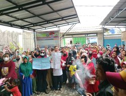 Masyarakat Kampung Sumur Hejo Desa’ Leuwi Limus Gelar Aksi Di Kantor Desa