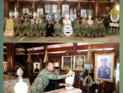 Prajurit Kostrad Ziarah Ke Makam Presiden Soeharto