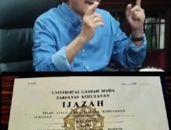 Roy Suryo Bongkar Skripsi Jokowi. Tak Ada Tanda Pengesahan