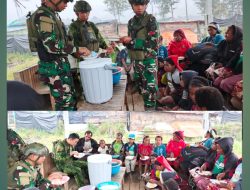 Hujan Tak Halangi Kebersamaan! TNI dan Warga Eronggobak Ibadah dan Makan Bersama