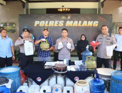 Polres Malang Bongkar Produksi Arak Ilegal di Bantur