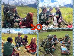 Diatas Hamparan Rumput Satgas TNI Gelar Kegiatan Teretorial Bakti Sosial