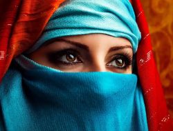 PERJALANAN DAHSYAT SEORANG PEREMPUAN CANTIK CHINA