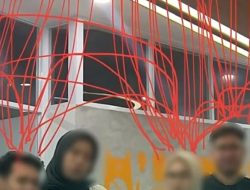 Fenomena Garis Merah Simbol Hubungan Intim, Netizen Resah