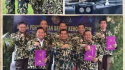 Danpasmar 1 Sematkan Brevet Kehormatan Kaveleri Kepada Pejabat Kejagung RI dan Kemendag RI