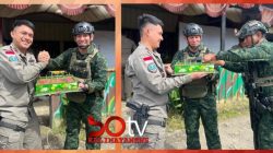 HUT ke-80 Brimob. Satgas Yonif 700/WYC Lakukan Anjangsana ke Apkam Satgas Damai Cartenz