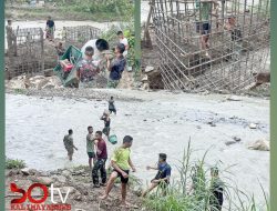 Program Bakti TNI Untuk Rakyat Wujudkan Harapan Warga Lewat Jembatan Gantung Sungai Menaula